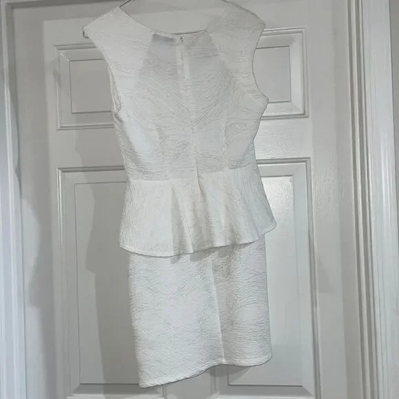 White peplum cocktail dress - Picture 3 of 4